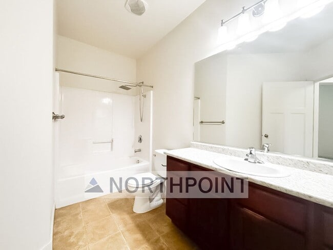 Building Photo - 2BR 1BA Townhome w/ In-Unit Laundry • Stainless Steel • Private Patio in South Jordan