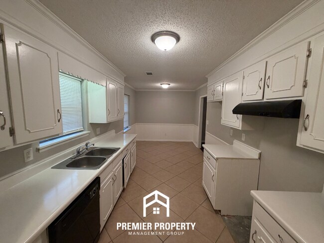 Building Photo - Charming 3BR/2BA Northport Home with Hardwood Floors & Brick Fireplace!