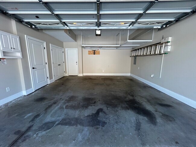 Building Photo - 1281 Dahlgren Lane