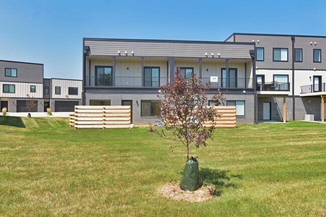 Building Photo - 14 Crosby Park Dr