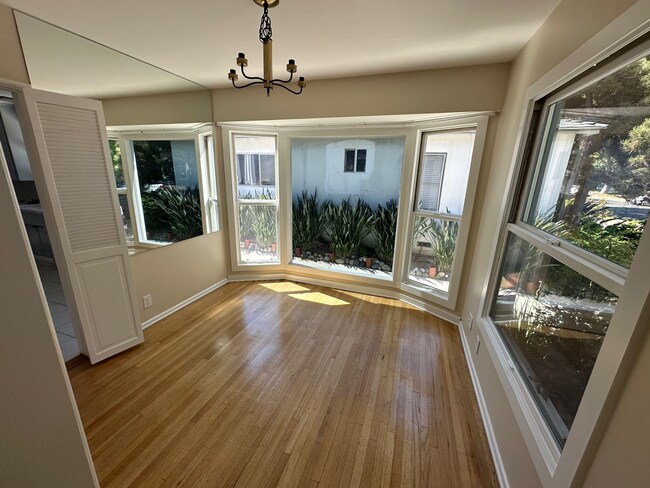 Building Photo - 3169 S Bentley Ave