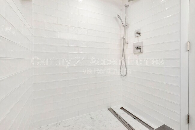Building Photo - 5026 23rd St S