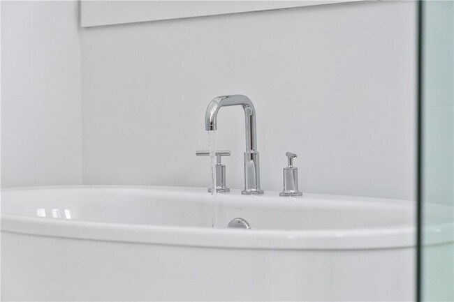 Building Photo - 377 Anders N