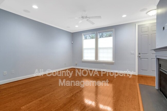 Building Photo - 2093 Laura Mews Pl