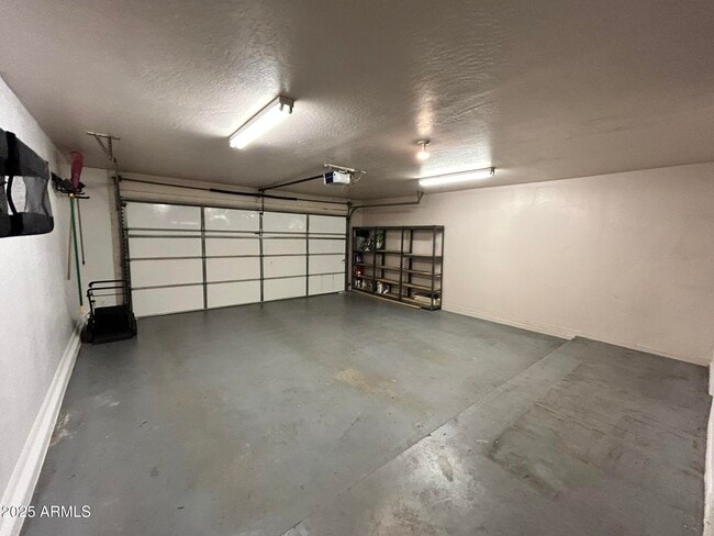 Building Photo - 855 N Quail Ln