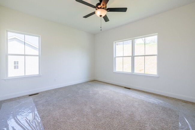 Building Photo - ONE-MONTH FREE RENT Move-Incentitive!!! Ne...