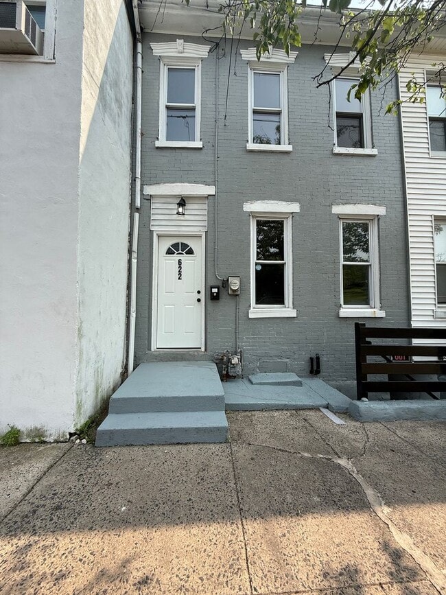 Primary Photo - Newly Renovated 4 Bedroom, 2 Full Bath in ...