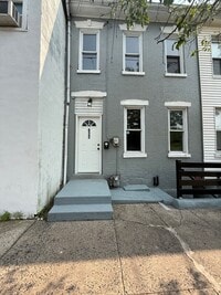 Building Photo - Newly Renovated 4 Bedroom, 2 Full Bath in ...
