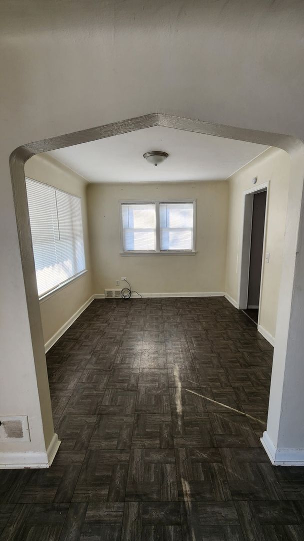 Building Photo - 3 bed 1 bath