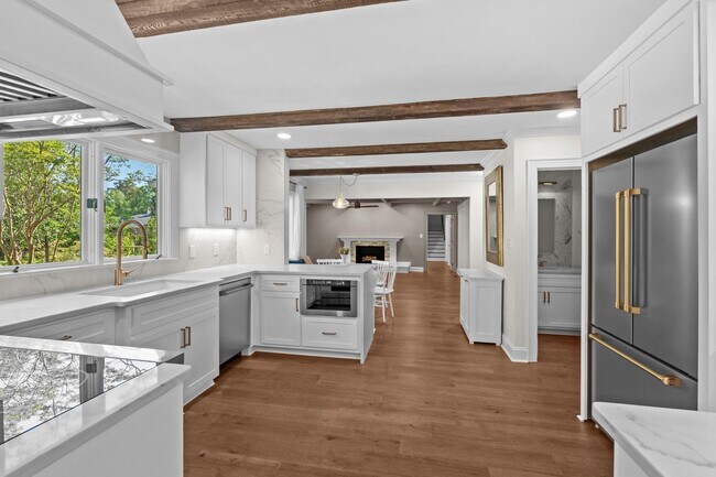 Building Photo - 5704 Woodside Ave