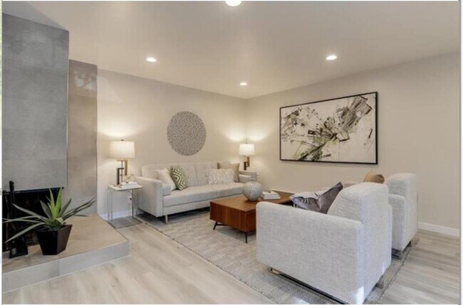 Building Photo - Furnished 1 bedroom unit with parking!