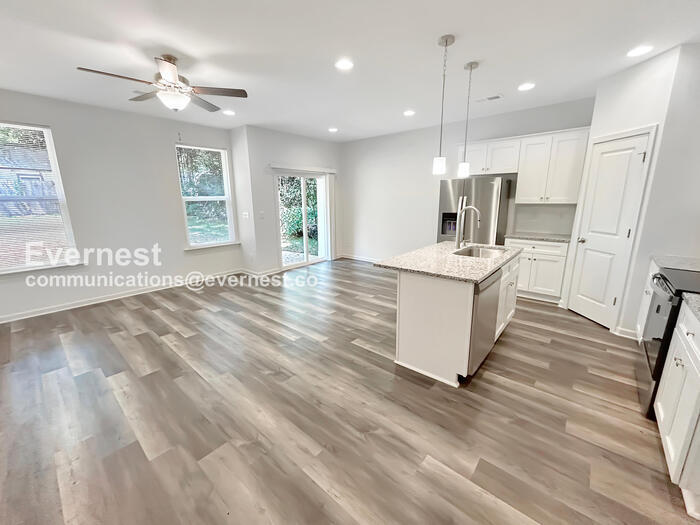 Building Photo - 5213 Rockwood Rd