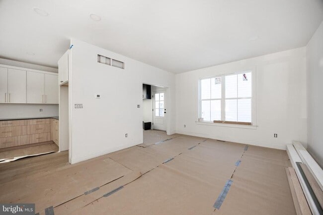 Building Photo - 453 E Franklin St