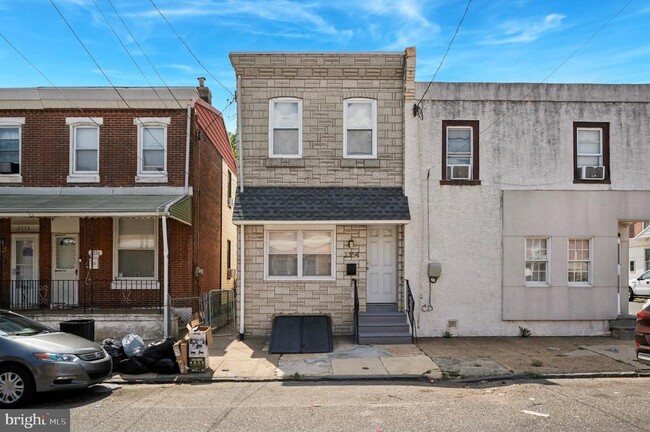 Primary Photo - 2354 Duncan St