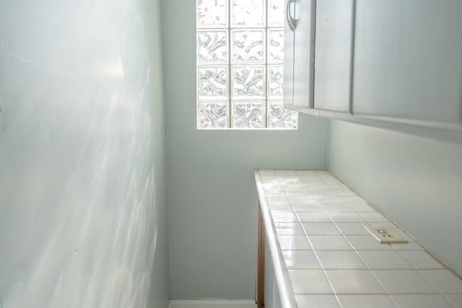 Building Photo - 5445 W 64th St