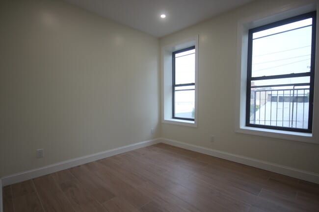 Building Photo - 72 Van Dyke St