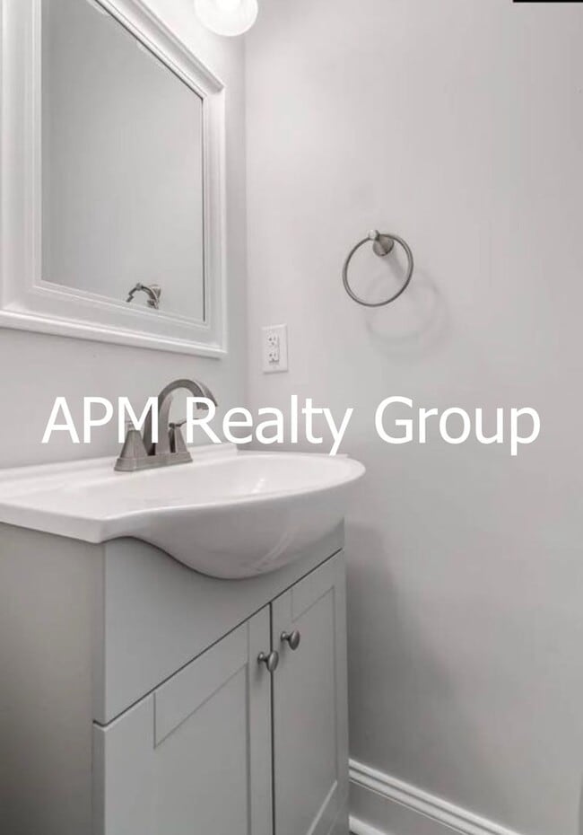 Building Photo - Easly Living Townhome