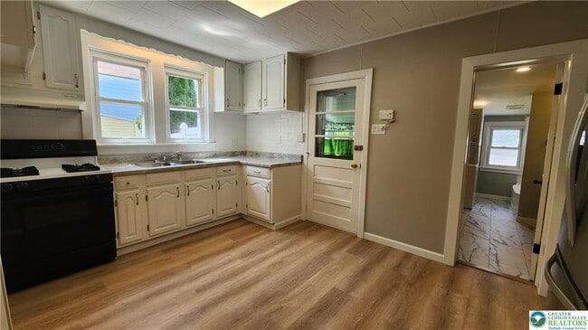 Building Photo - 324 Walnut St