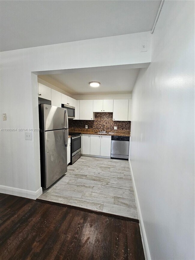 Building Photo - 800 SW 131st Ave