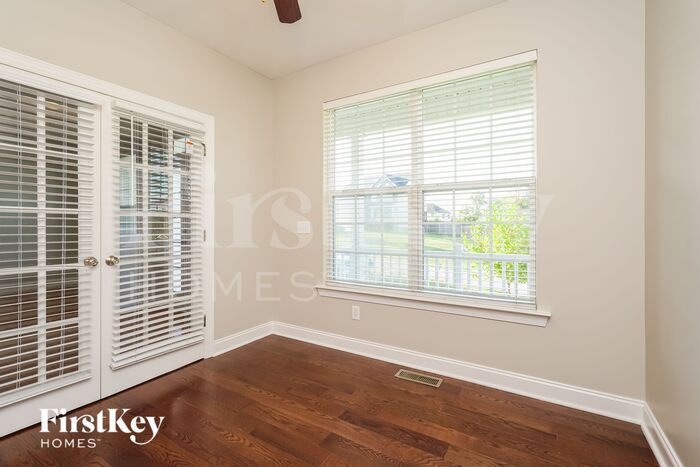 Building Photo - 221 Ironwood Dr