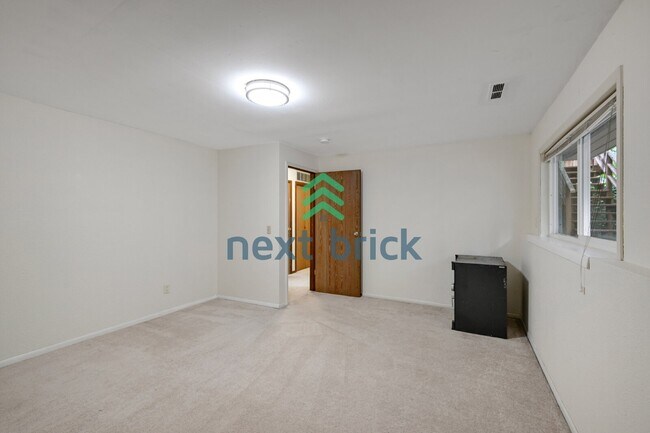 Building Photo - Spacious 4-Bedroom Retreat with 3 Full Baths in the Heart of Redmond – 2,490 Sq Ft of Comfort!