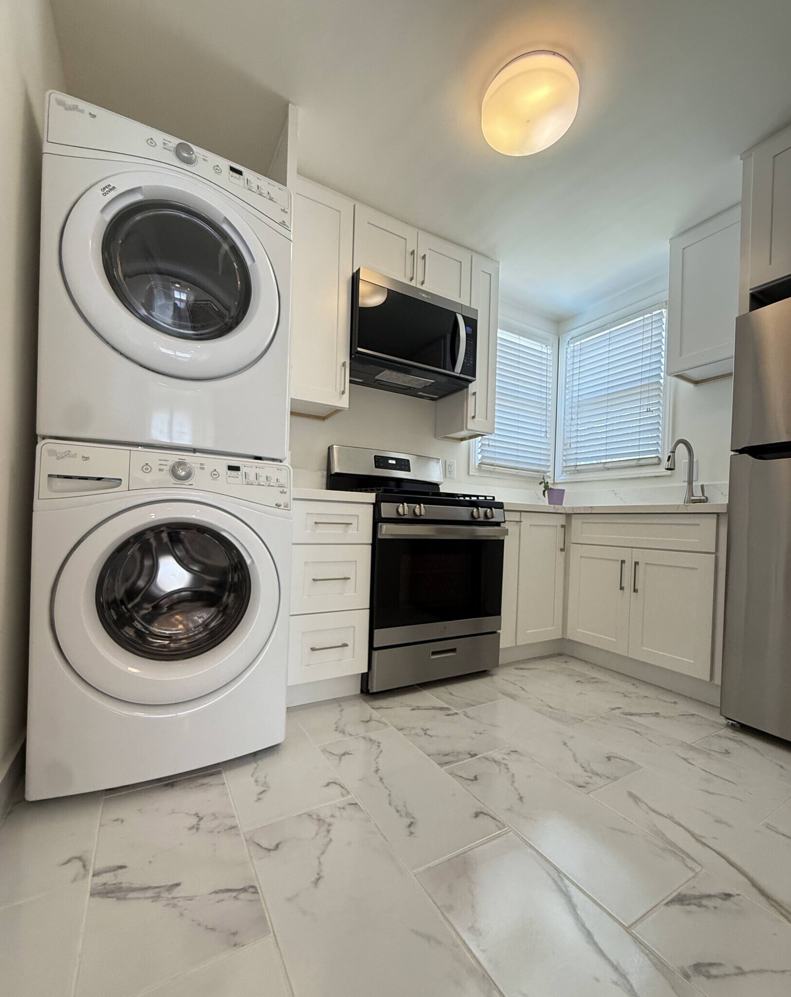 Building Photo - 1721 N Glenoaks Blvd