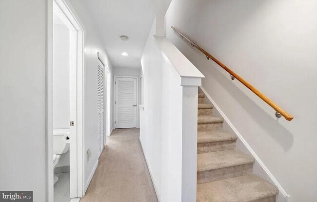 Building Photo - 928 Wallace St