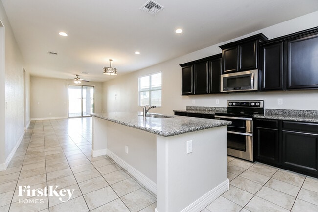 Building Photo - 200 E Toscana Dr