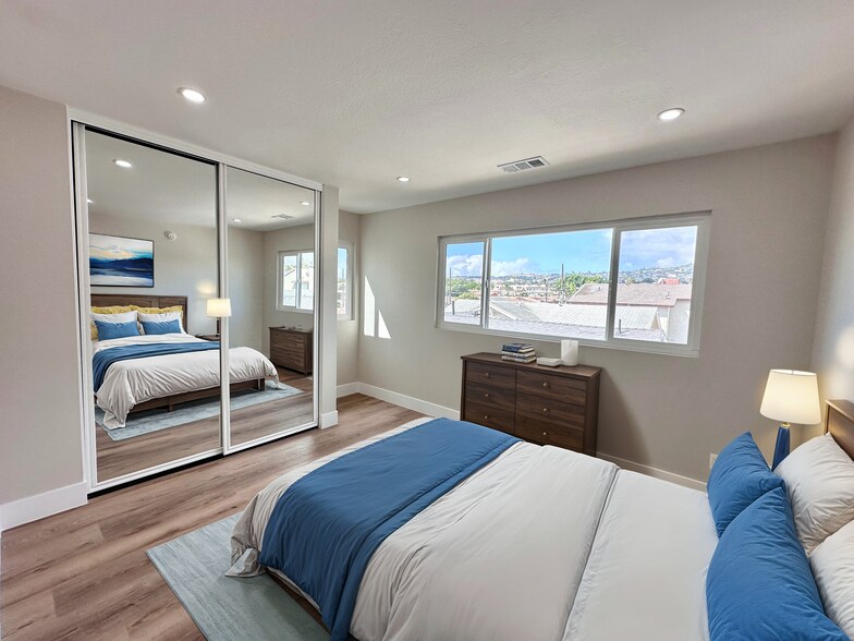 Building Photo - 770 W 2nd St