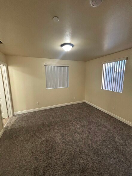 Building Photo - 160 W 52nd St