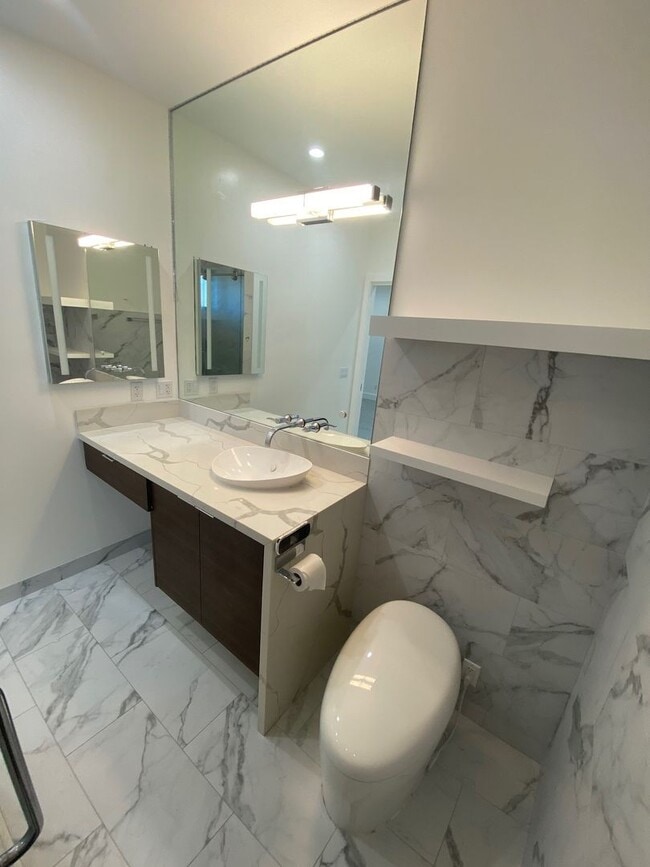 Building Photo - Manoa 5 Bedroom, 3.5 Bathroom, 2-Car Garag...
