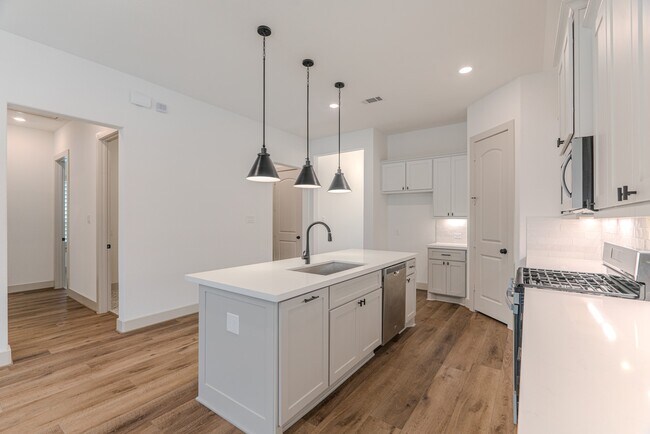 Building Photo - 9322 Galloway Wds Trl