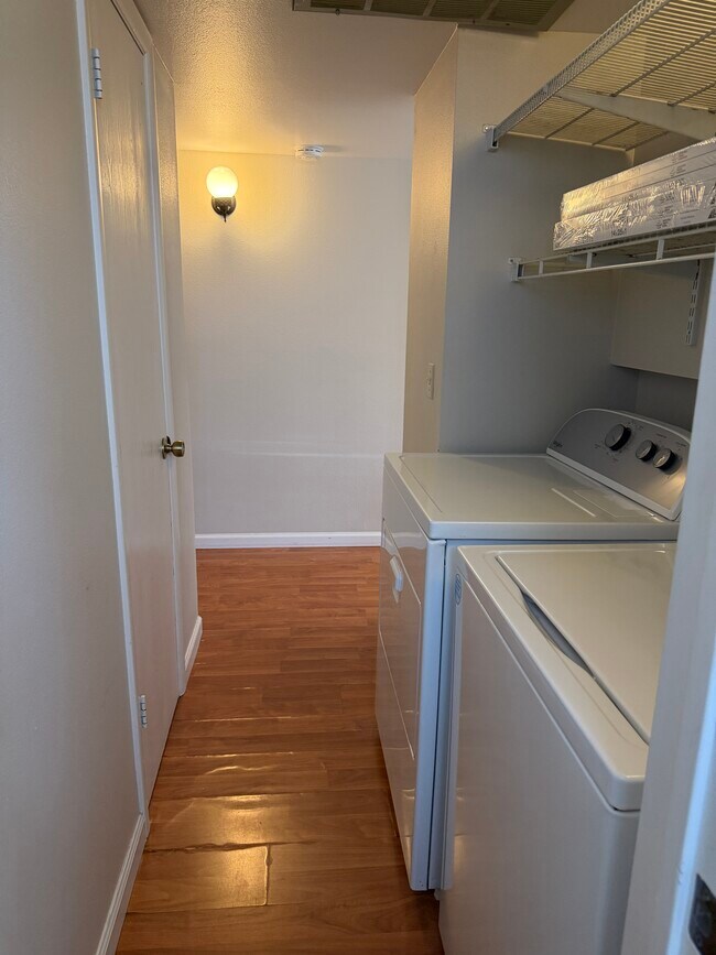 Building Photo - 121 E 14th Pl