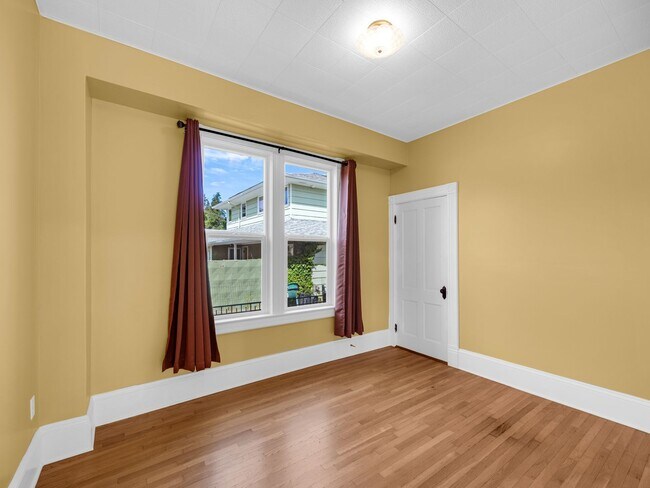 Building Photo - Beautiful, Newly Renovated Franklin House