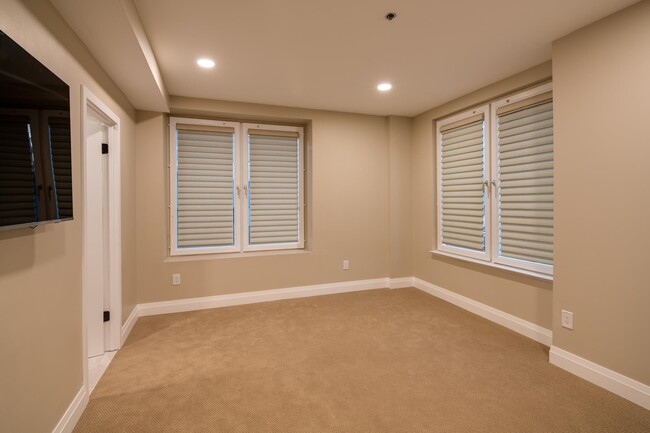 Building Photo - 600 Harbor Blvd