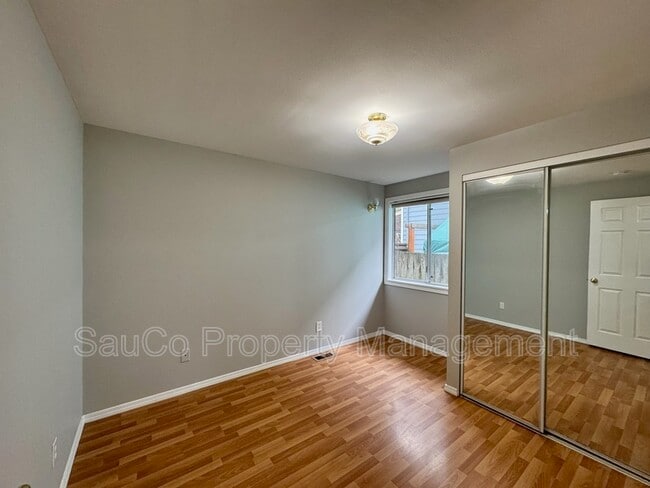 Building Photo - 1734 NE Bryant St