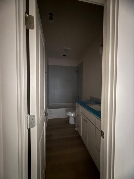 Building Photo - 106 Kirkland St