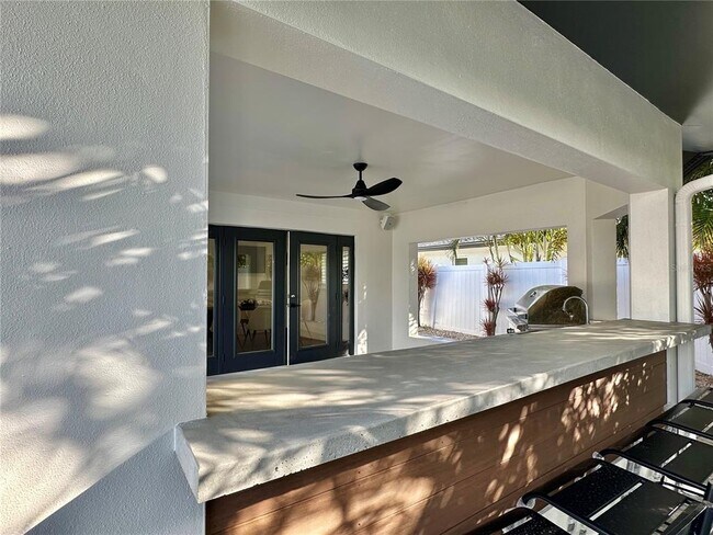 Building Photo - 320 Palm Island NE