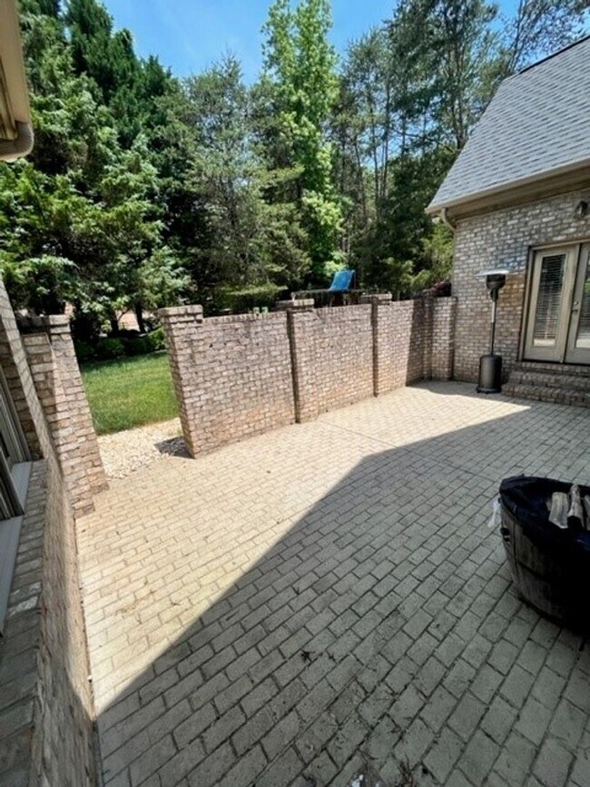 Building Photo - 4-bedroom, 3.5-bathroom Single Family Home