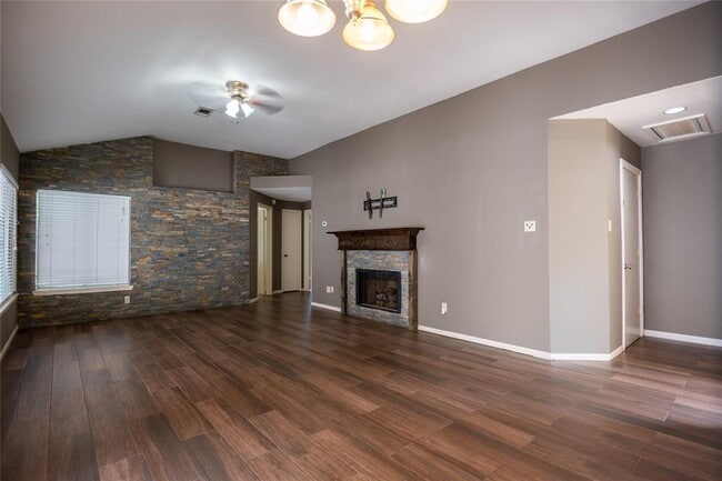 Building Photo - 46 N Rushwing Cir