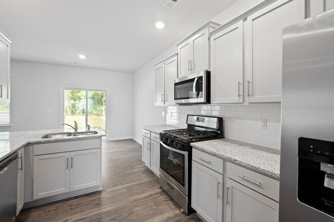 Building Photo - Brand New 5 Bedroom 3 full baths