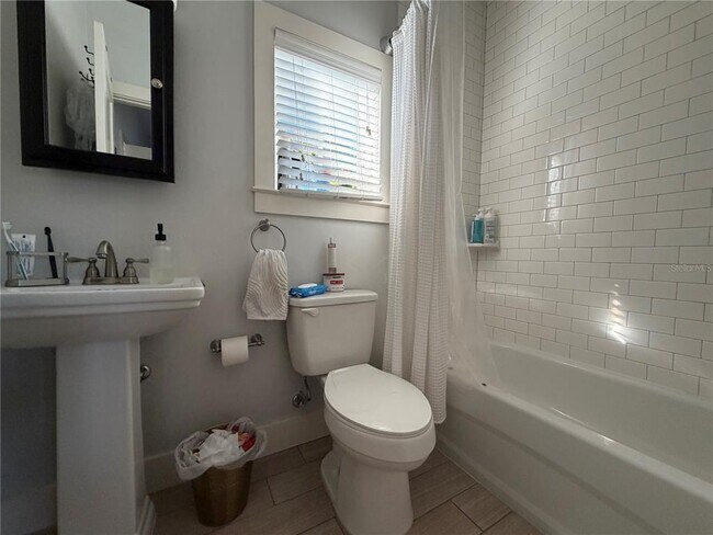 Building Photo - 717 NW 10th St