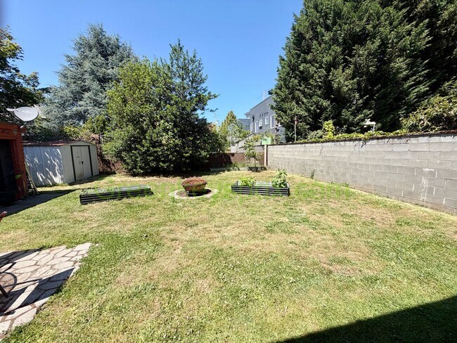 Building Photo - Awesome 4-Bed/2-Bath Craftsman Bungalow House Near Alberta District