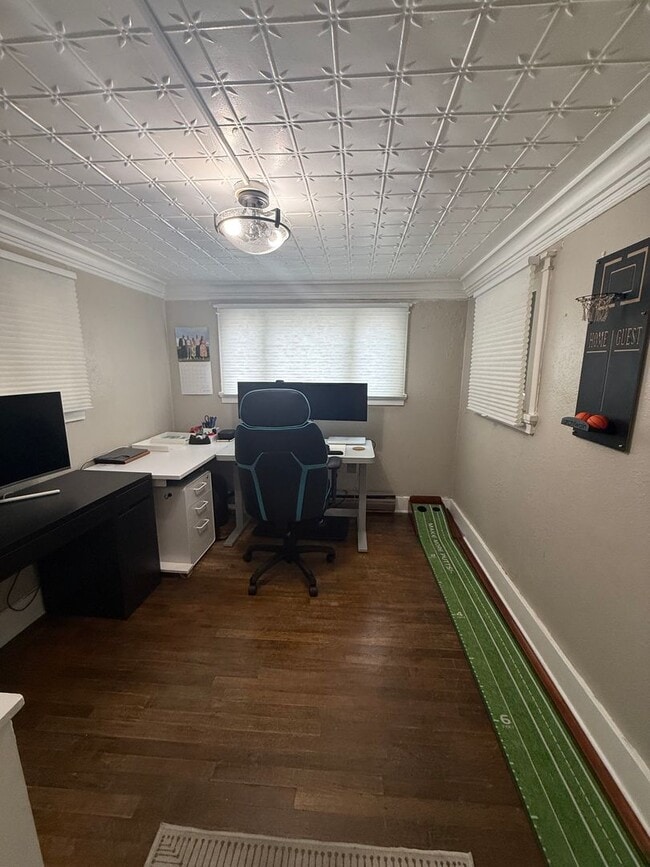 Building Photo - Modern 3-Bedroom Retreat in the Heart of C...