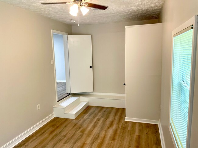 Building Photo - 3/2 For Rent in Brandon 042!