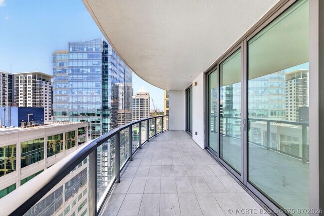 Building Photo - 100 E Las Olas Blvd