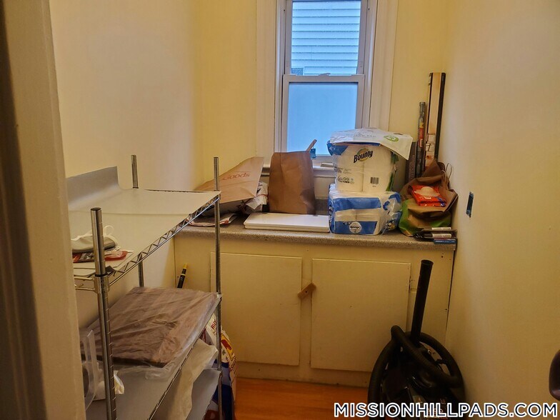 Building Photo - 103 Calumet St