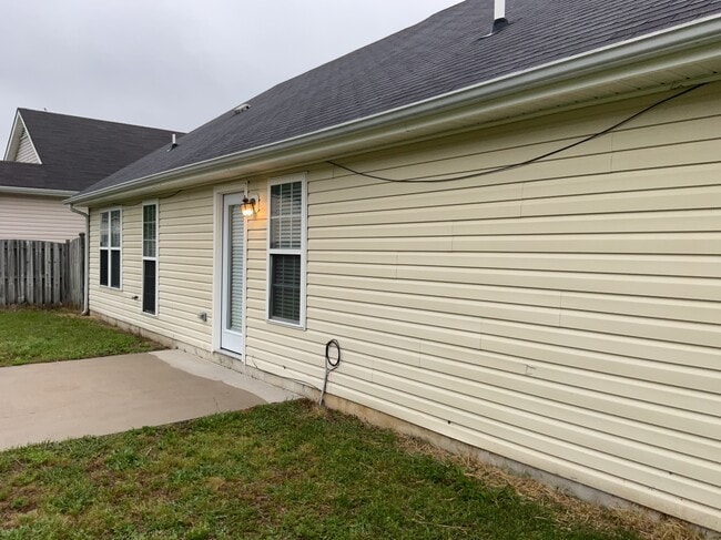 Building Photo - 1706 Hargrove Dr