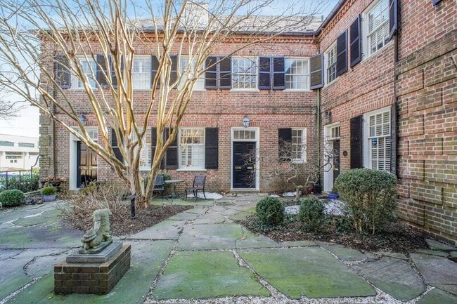 Building Photo - 1216 Sophia St