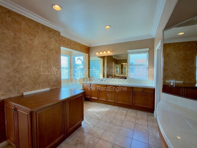 Building Photo - 13073 Dressage Ln